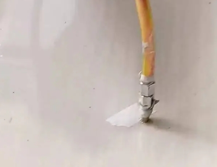 南部瓷砖空鼓维修公司专业解答在瓷砖铺贴过程中，如果使用的砂料过粗（如全部使用了粗砂），可能会导致以下问题